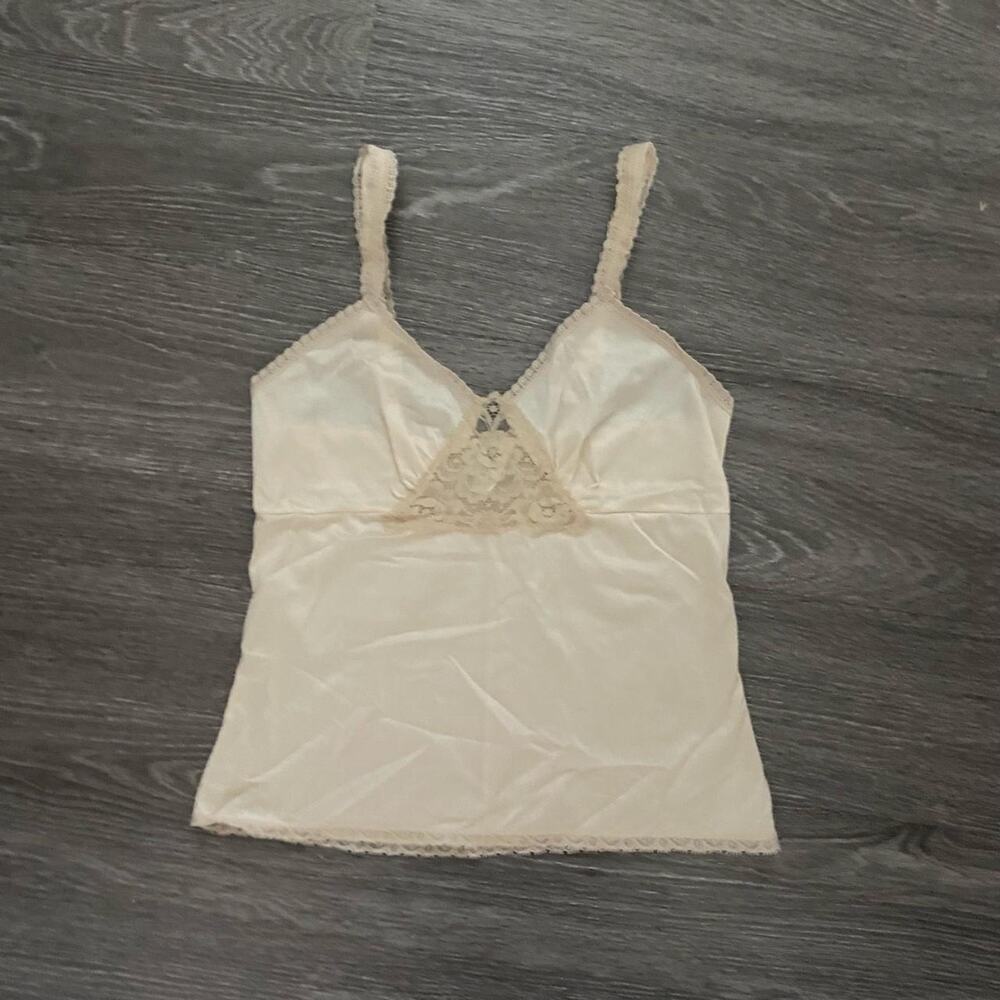 Vintage 1970s coquette lace trim